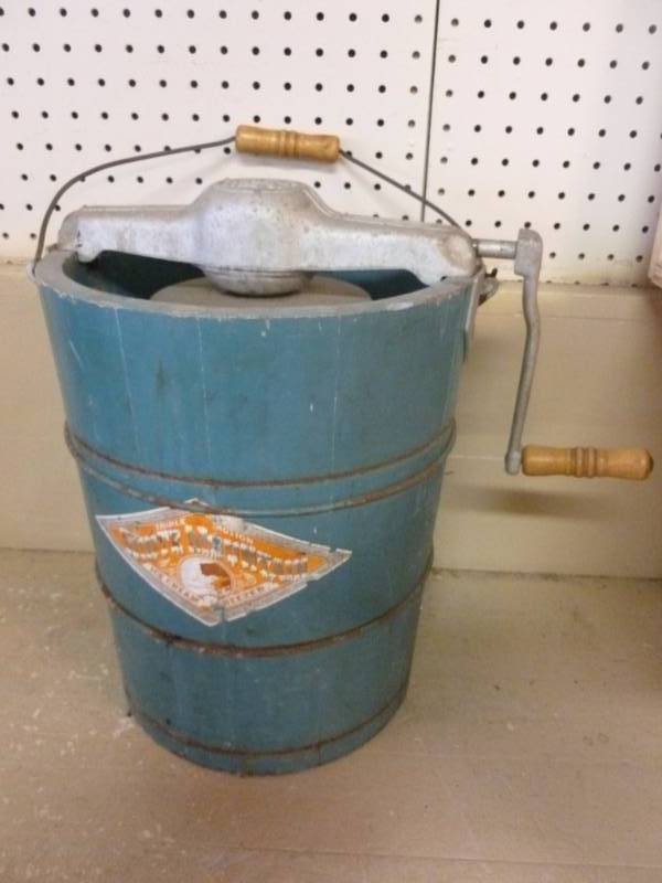 lot 205 image: Vintage Ice Cream Maker