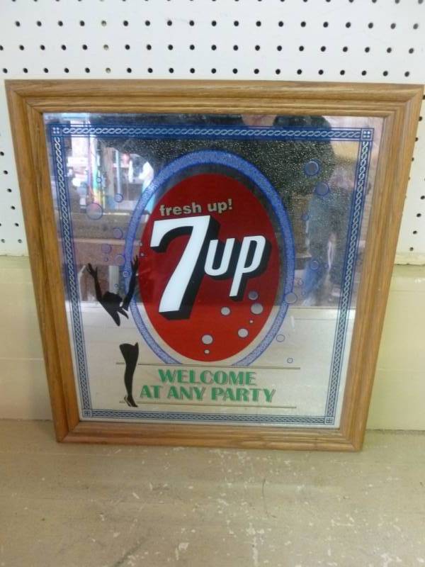 lot 209 image: 7 Up Collectible