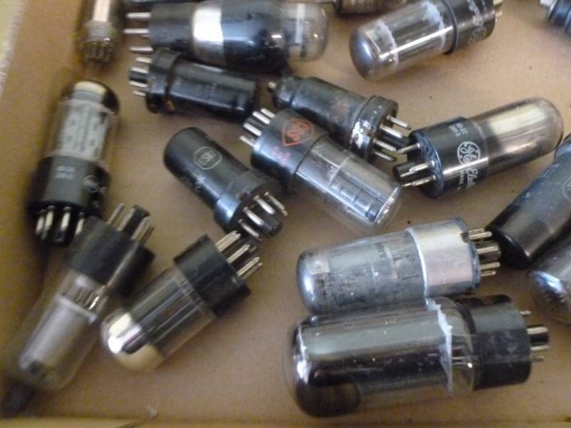 lot 225 image: Vintage Radio Tubes
