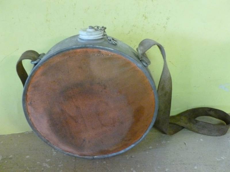 lot 257 image: Vintage Water Canteen