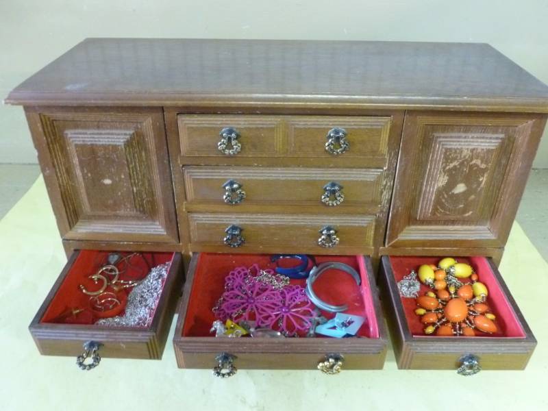 lot 275 image: Wooden Jewelry Box