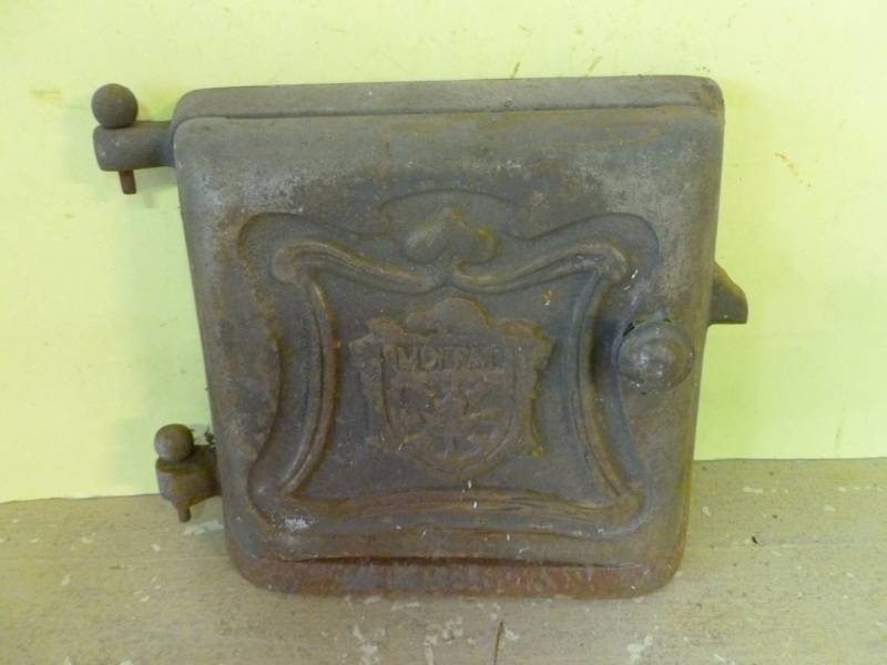 lot 278 image: Vintage Cast Iron Stove Door