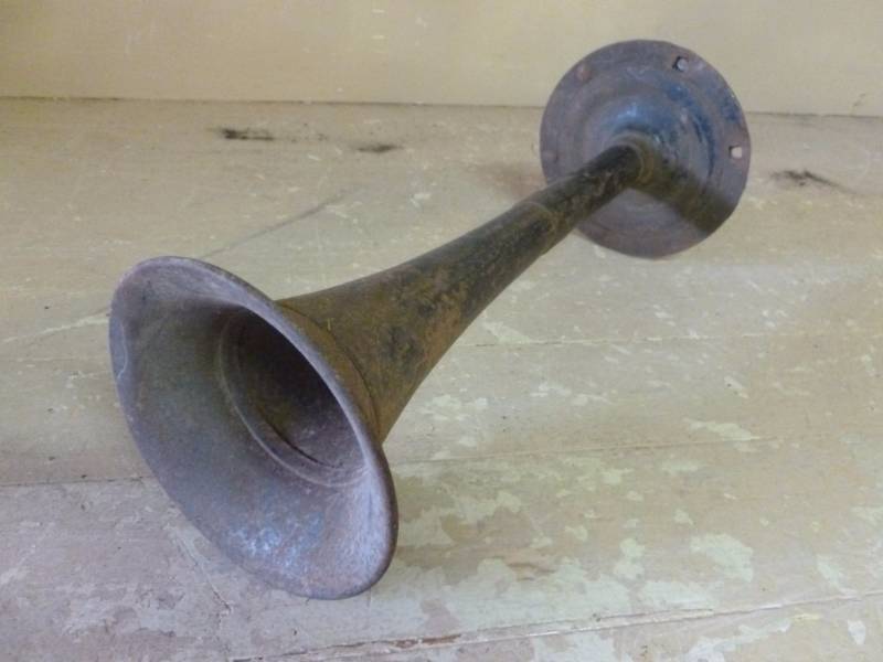 lot 286 image: Vintage Car Horn