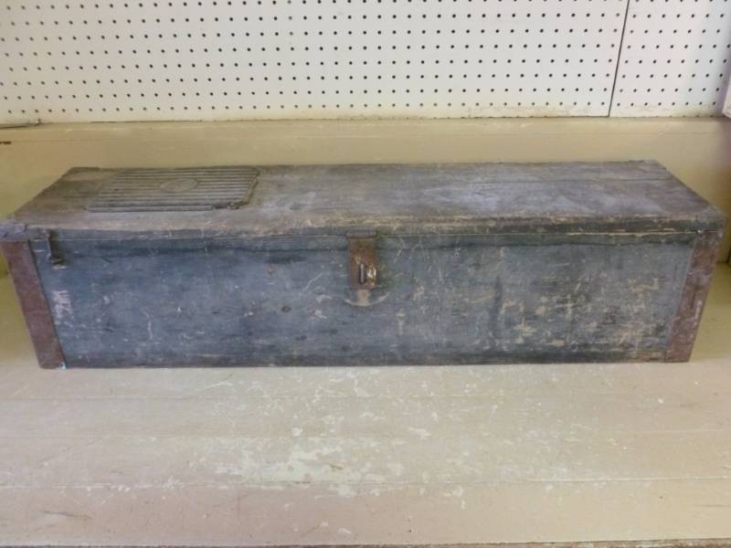 lot 291 image: Vintage Carpenters Box