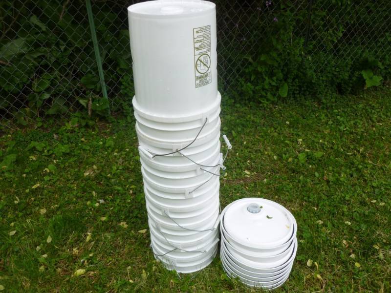 lot 321 image: Pails