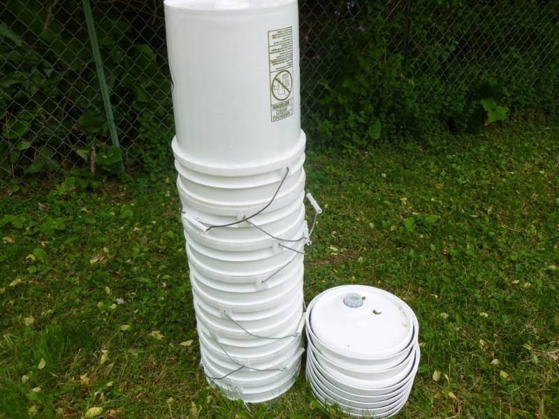 lot 322 image: Pails