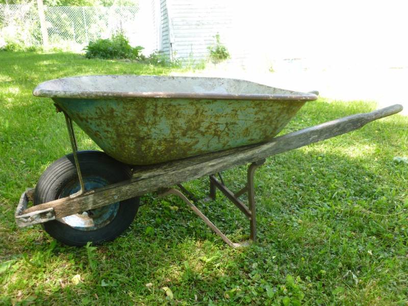 lot 332 image: Wheel Barrow
