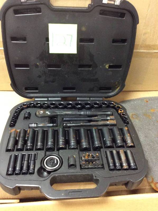 lot 127 image: Husky 60 Pc Universal Mechanics Tool Set