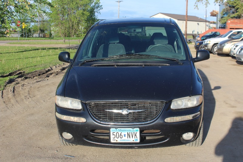 2000 Chrysler Town & Country LX