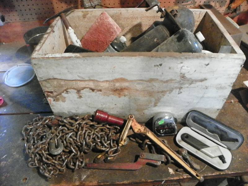 lot 168 image: GARAGE MISC ITEMS AND CHAIN