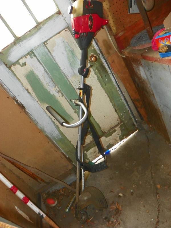 lot 170 image: CRAFTSMAN GAS LINE TRIMMER
