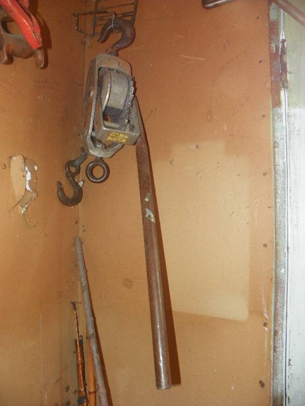 lot 171 image: HAND WINCH