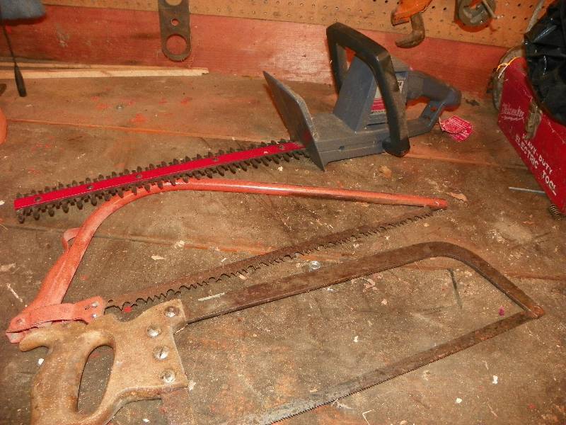 lot 173 image: 18 CRAFTSMAN HEDGE TRIMMER AND HAND SAWS