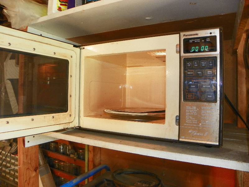 lot 179 image: PANASONIC MICROWAVE OVEN