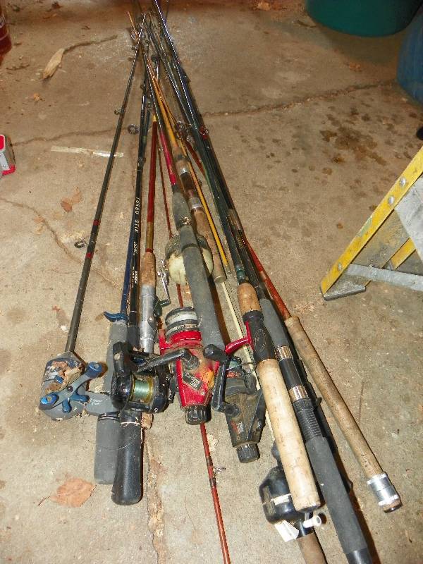 lot 192 image: LOT OF FISHING RODS