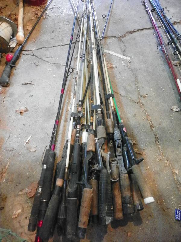 lot 195 image: LOT OF FISHING RODS