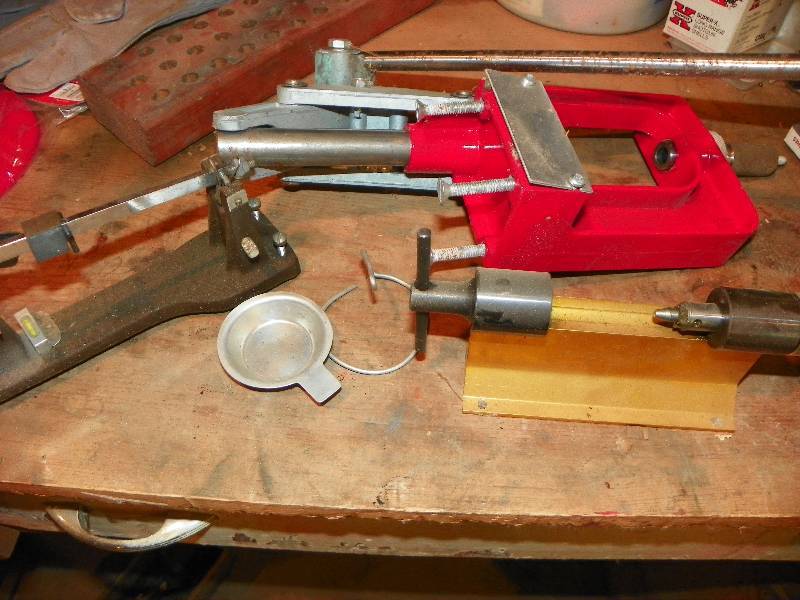 lot 208 image: RELOADING TOOLS