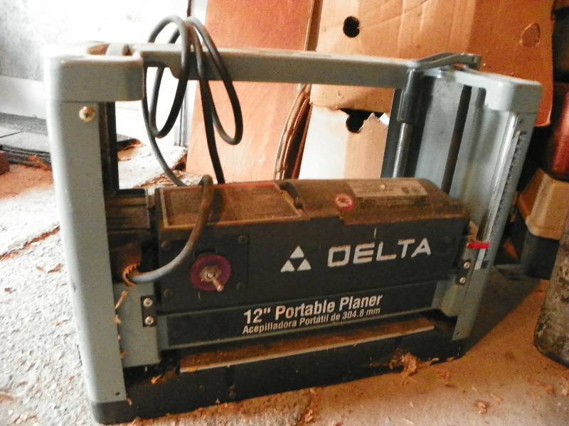 lot 4 image: DELTA 12 PORTABLE PLANER