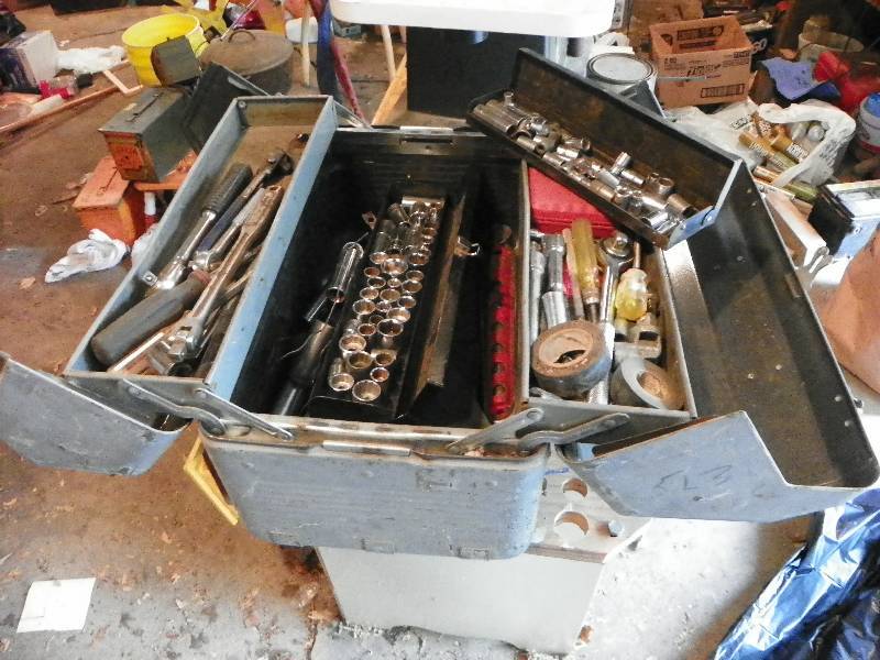 lot 10 image: TOOL BOX WITH CONTENTS OF SMALL HAND TOOLS, SOCKETS