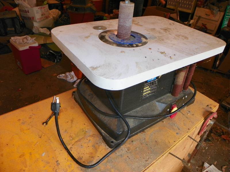 lot 11 image: Spindle Sander