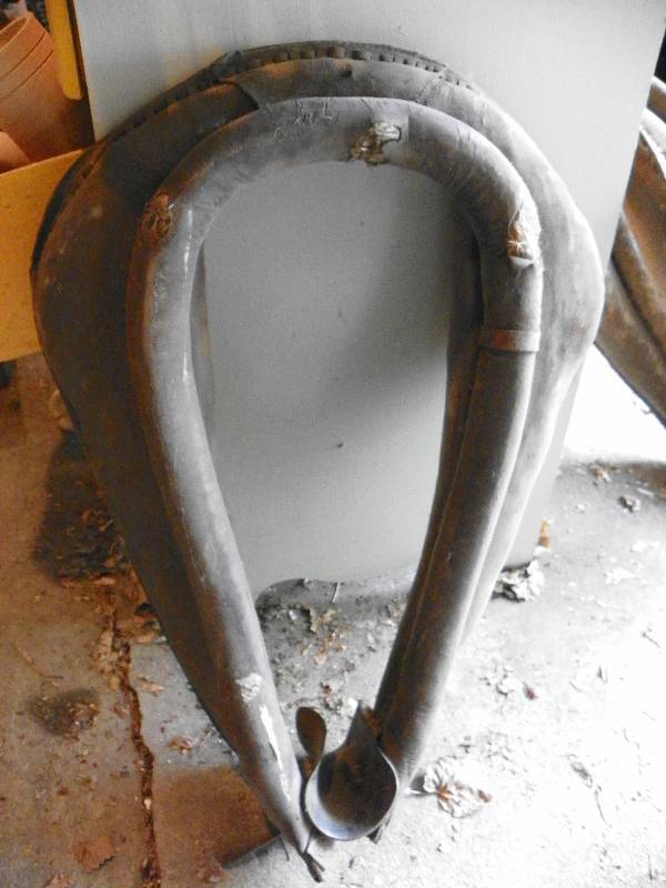 lot 17 image: VINTAGE HORSE COLLAR