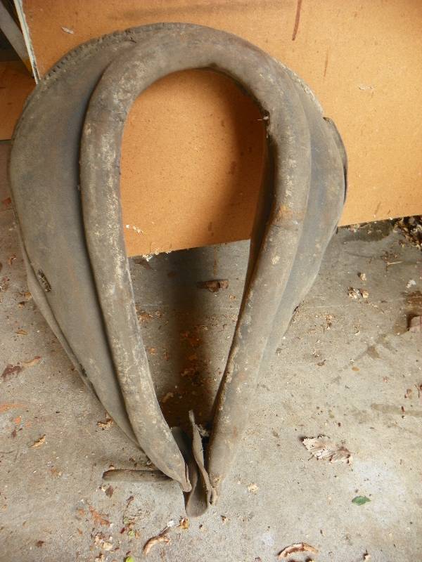 lot 18 image: VINTAGE HORSE COLLAR