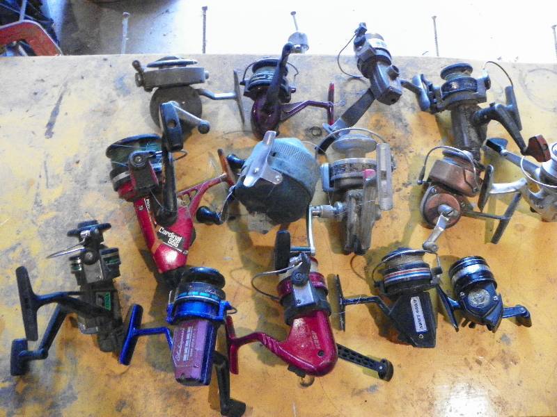 lot 23 image: LOT OF FISHING REELS