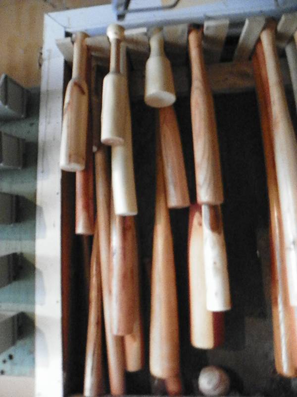 lot 24 image: WOODEN HANDCRAFTED CLUBS OF VARIOUS SIZES