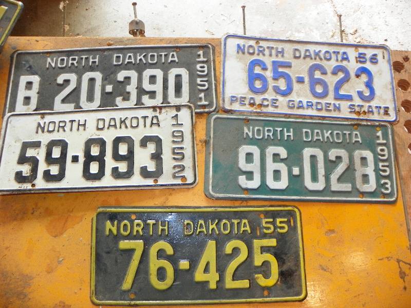 lot 29 image: VINTAGE LICENSE PLATES