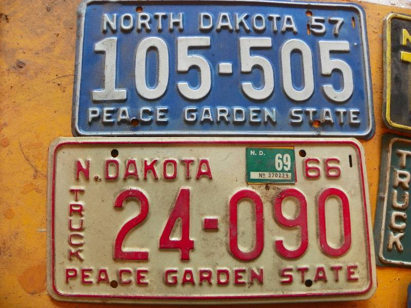 lot 30 image: VINTAGE LICENSE PLATES