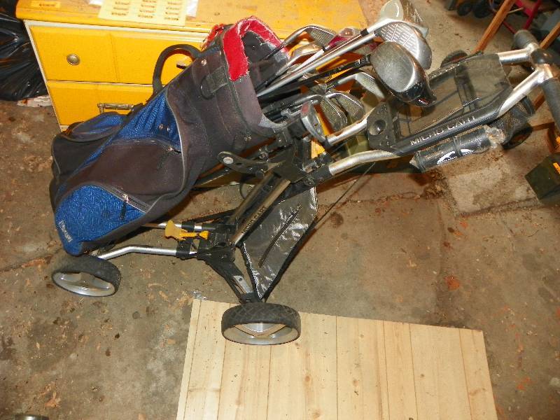 lot 43 image: GOLF CLUBS
