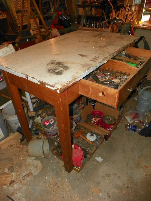 lot 70 image: WORKBENCH AND CONTENTS OF DRAWER