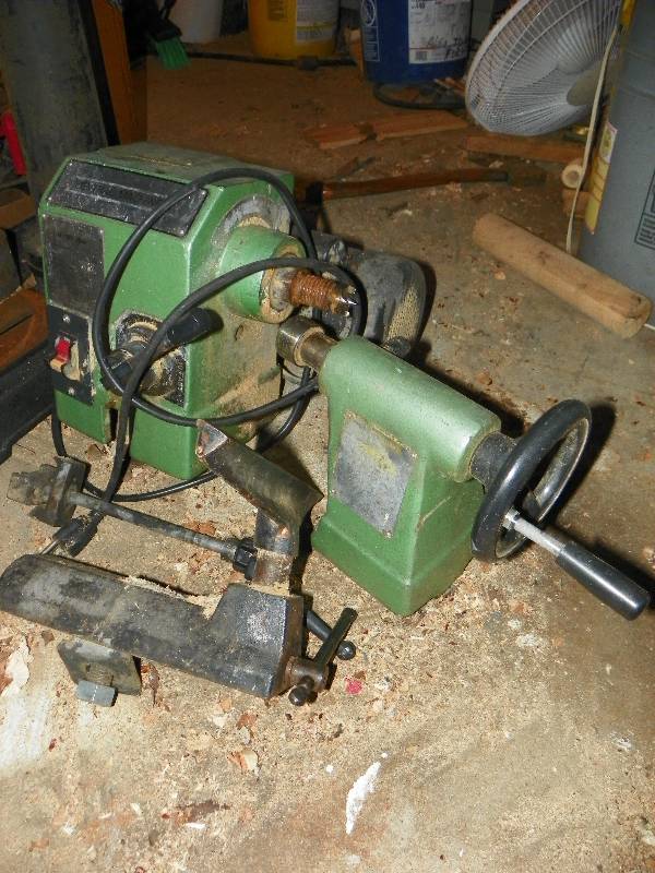 lot 72 image: CENTRAL MACHINERY LATHE-INCLUDING STAND