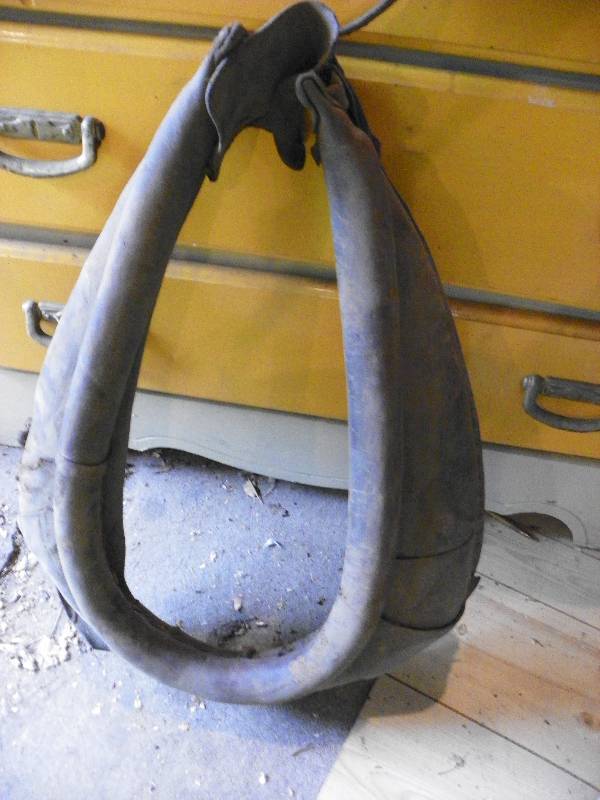 lot 83 image: OLD HORSE COLLAR