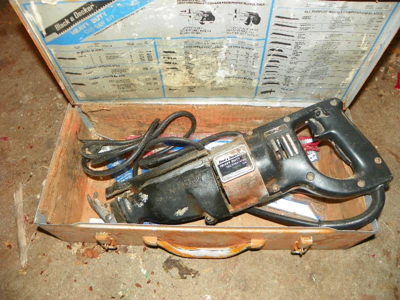 lot 97 image: BLACK & DECKER HEAVY DUTY CUT SAW