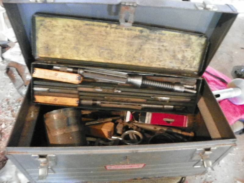lot 98 image: TOOLBOX WITH CONTENTS