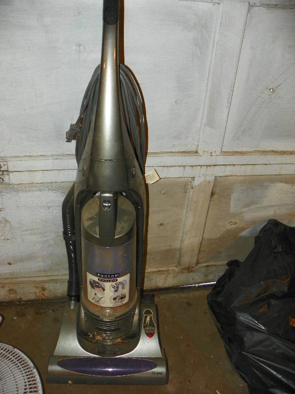 lot 99 image: FANTOM VACUUM CLEANER