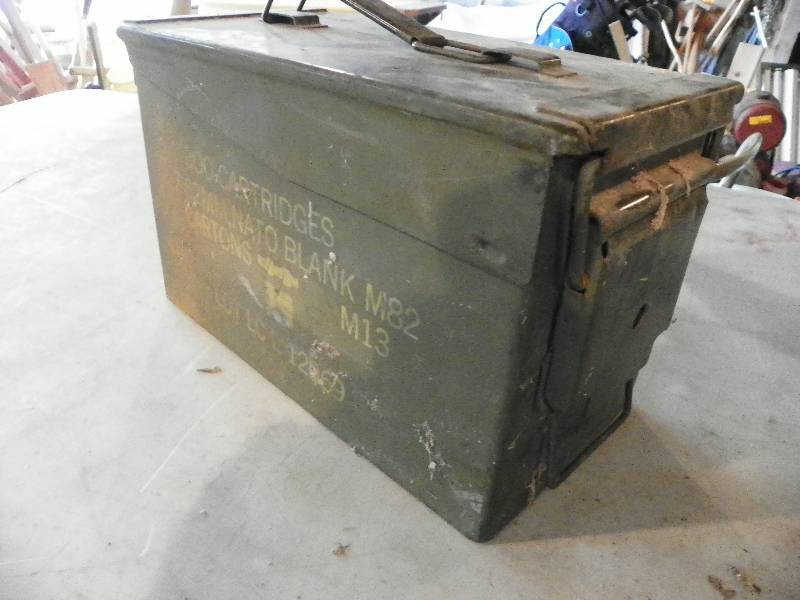 lot 116 image: METAL AMMO BOX WITH 7.62MM CARTRIDGES