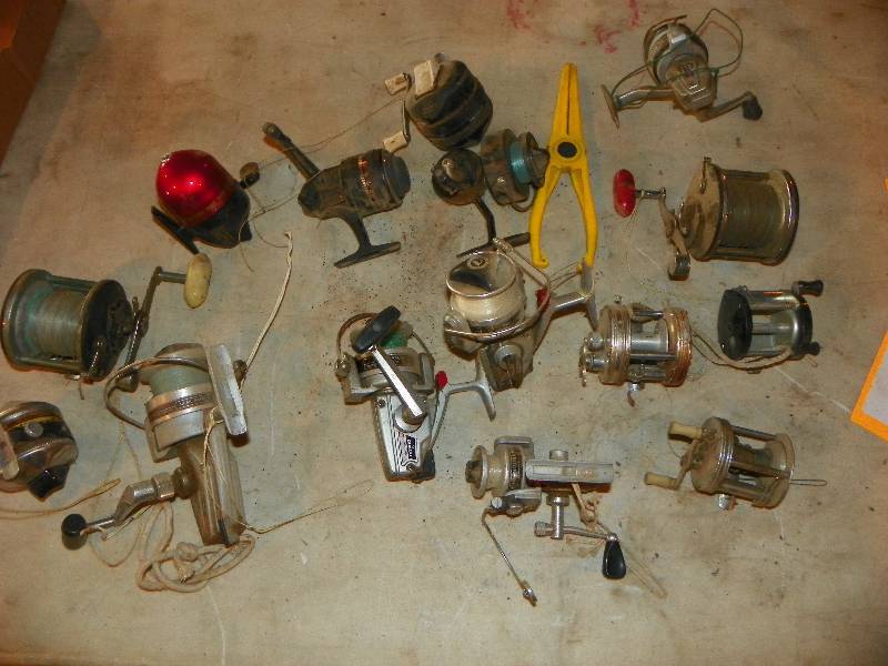 lot 120 image: LOT OF OF FISHING REELS