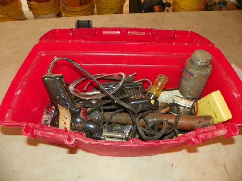 lot 130 image: BOX OF MISC TOOLS