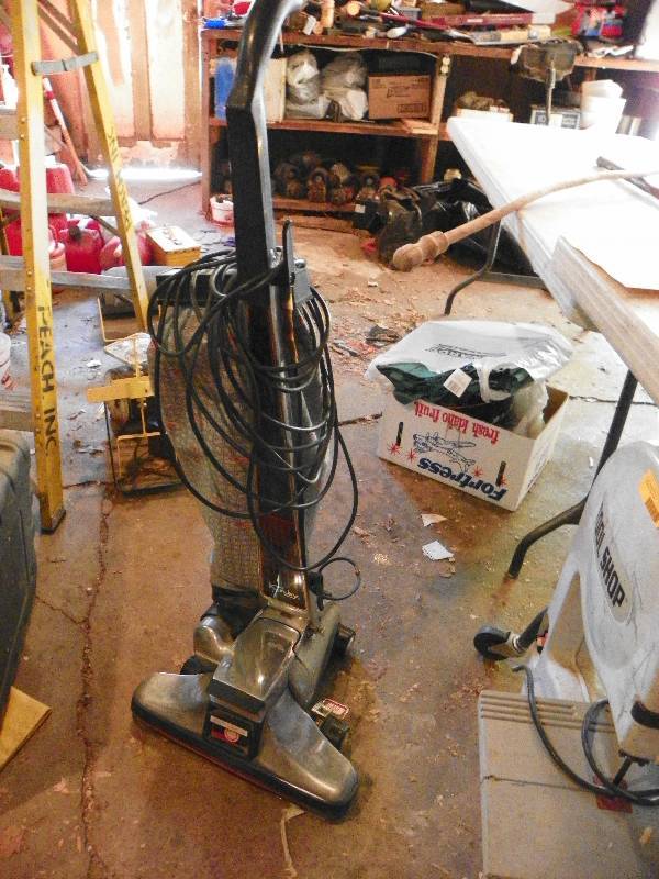 lot 131 image: KIRBY HERITAGE II VACUUM CLEANER