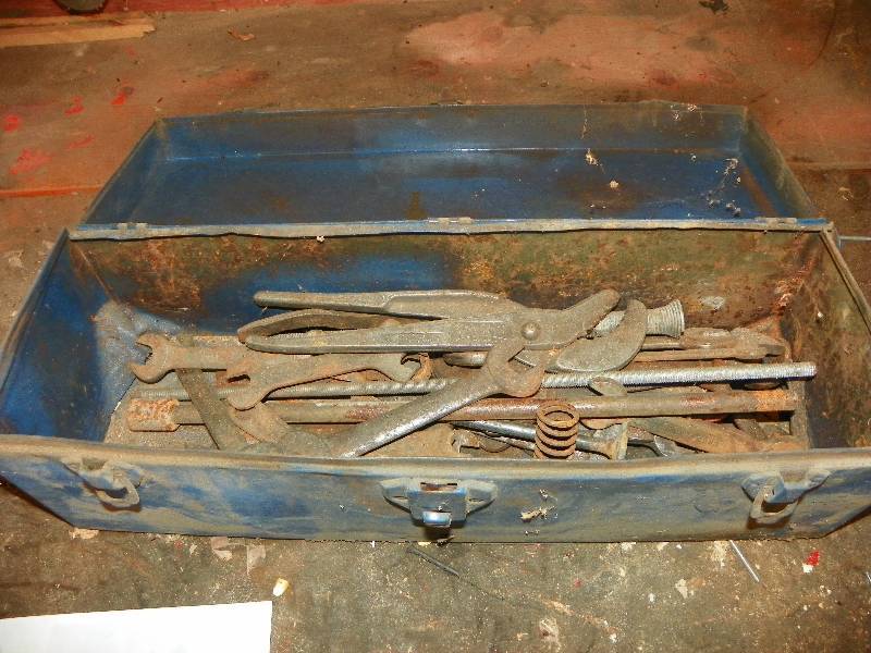 lot 166 image: TOOLBOX WITH CONTENTS