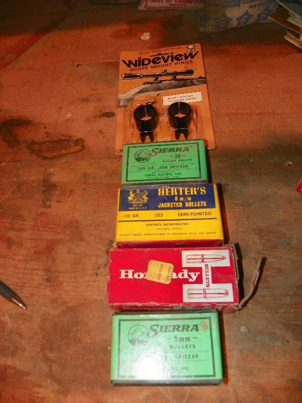 lot 216 image: SCOPE MOUNTING RINGS AND BULLETS