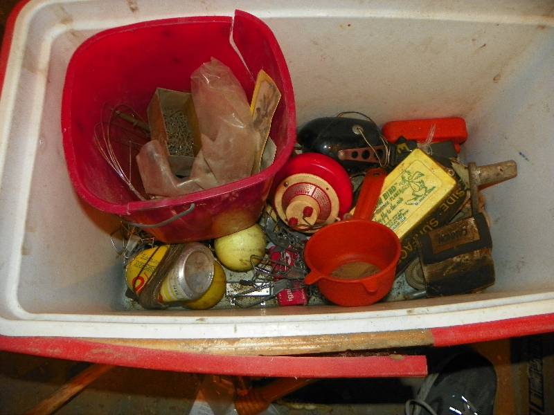 lot 239 image: COOLER WITH MISC FISHING ITEMS