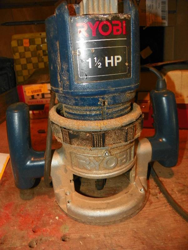 lot 255 image: RYOBI 1 12HP ROUTER