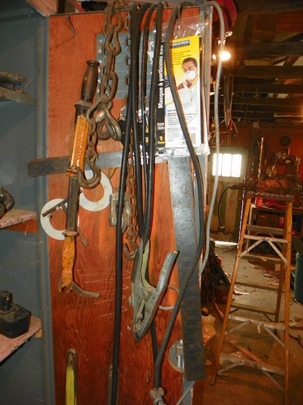 lot 260 image: MISC GARAGE ITEMS