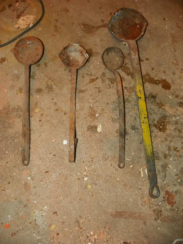 lot 269 image: METAL MELTING LADLES
