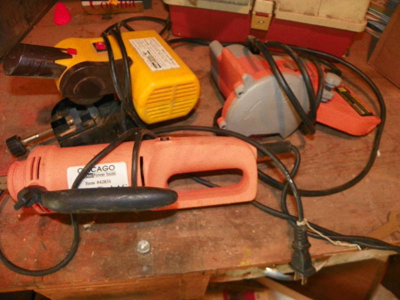 lot 277 image: CHAIN SAW SHARPENER, MINI CUT OFF SAW, CUT OUT TOOL