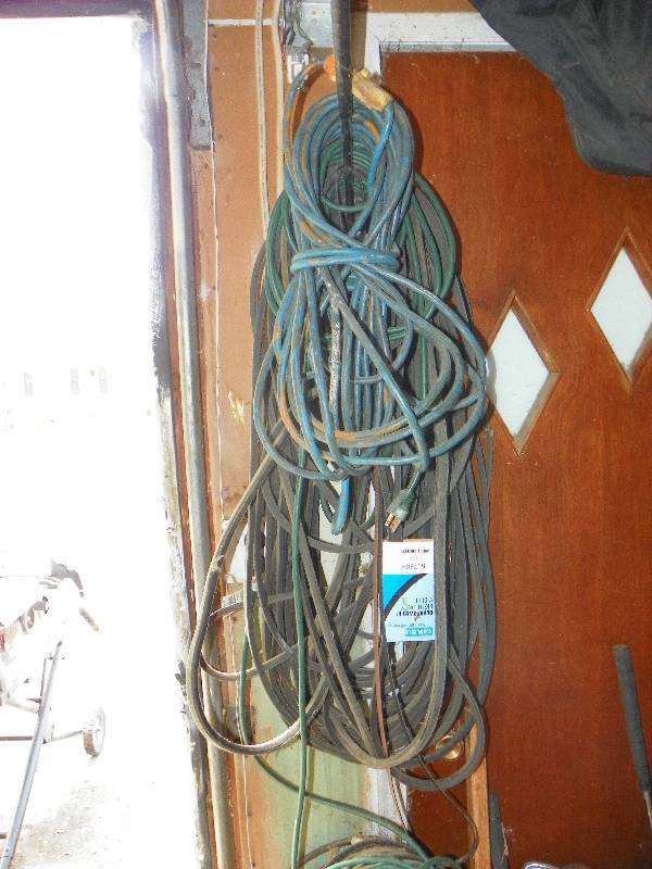 lot 281 image: EXTENSION CORDS AND BELT