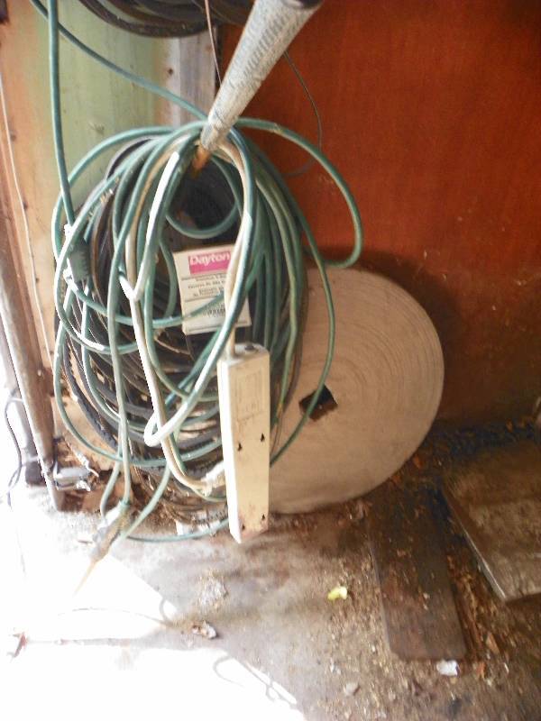 lot 283 image: EXTENSION CORDS AND GRINDING WHEEL